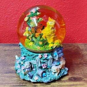 Beautiful Cat Themed Musical Snow Globe